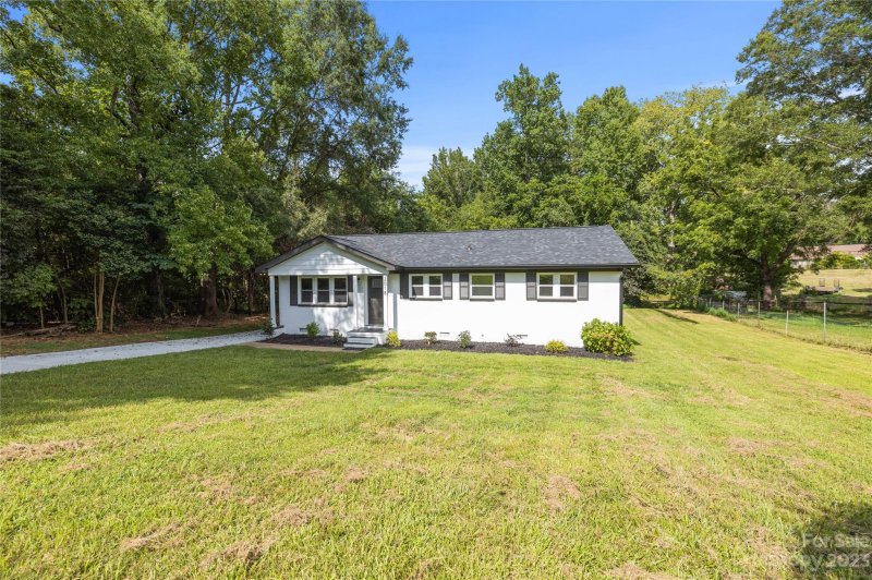 Property image 3 at 2018 Ventura Avenue, Charlotte, NC 28216