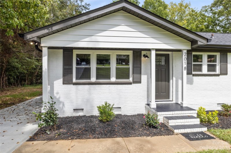 Property image 4 at 2018 Ventura Avenue, Charlotte, NC 28216