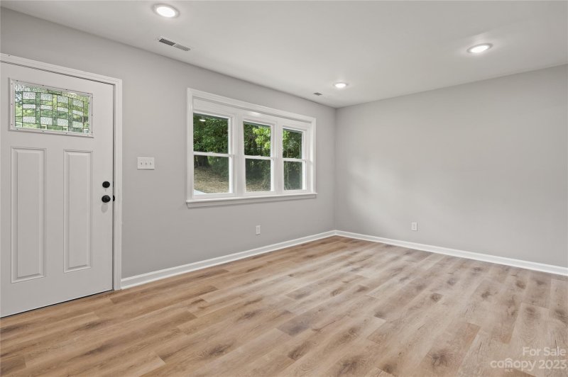 Property image 5 at 2018 Ventura Avenue, Charlotte, NC 28216