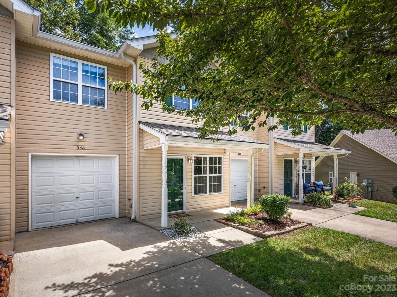 346 Wiltshire Circle