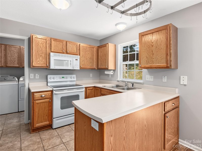 Property image 4 at 346 Wiltshire Circle, Fletcher, NC 28732