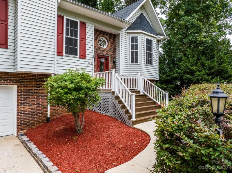 Property image 3 at 606 17th Avenue Drive, Hickory, NC 28602