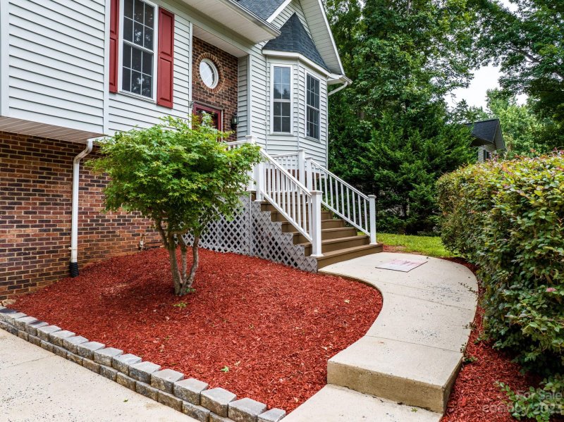 Property image 4 at 606 17th Avenue Drive, Hickory, NC 28602