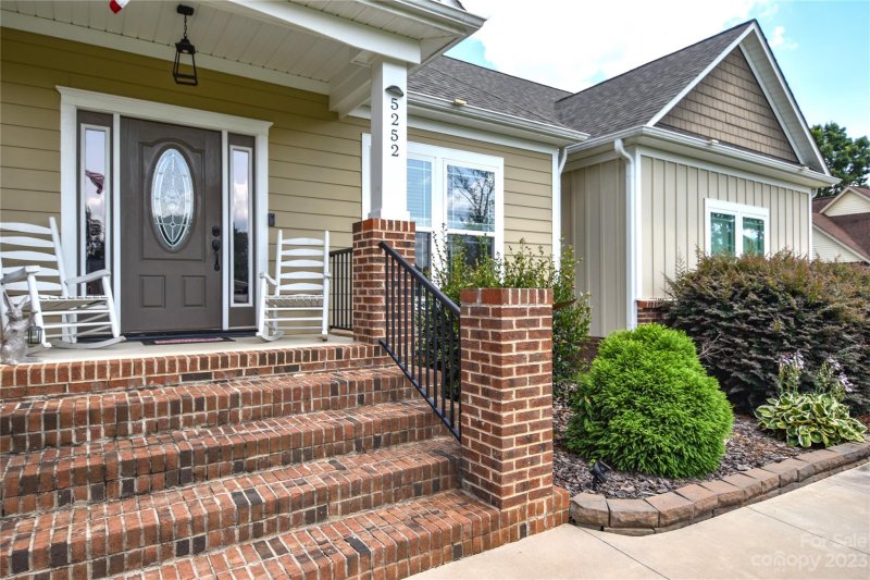 Property image 2 at 5252 Ridge Lane Circle, Sherrills Ford, NC 28673
