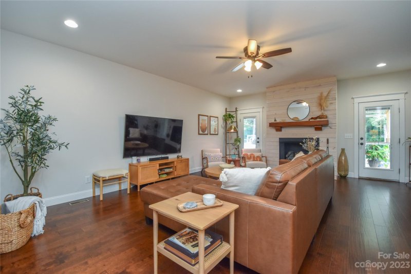 Property image 4 at 5252 Ridge Lane Circle, Sherrills Ford, NC 28673