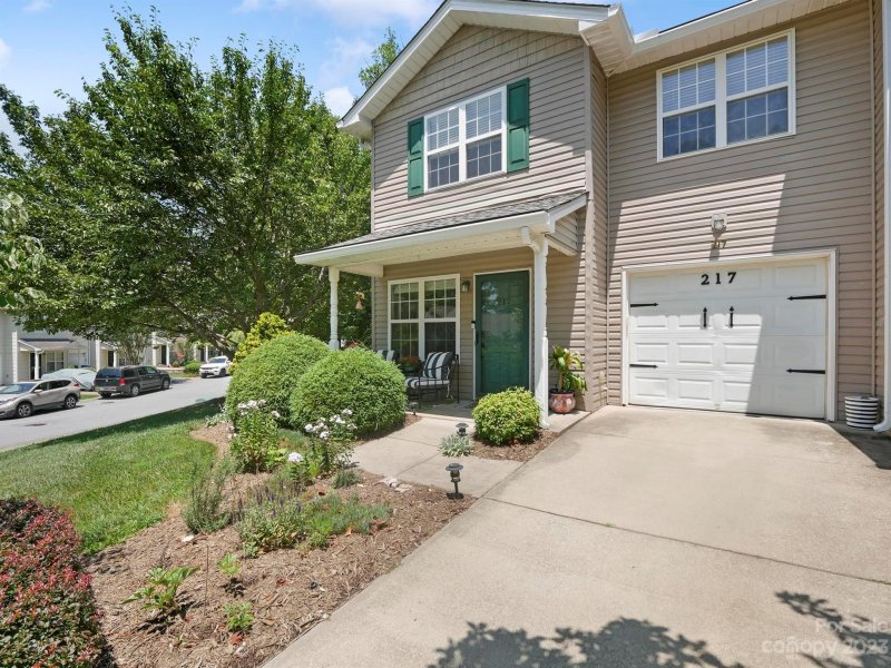 217 Wiltshire Circle