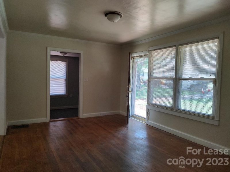 Property image 4 at 322 Hartford Avenue, Charlotte, NC 28209