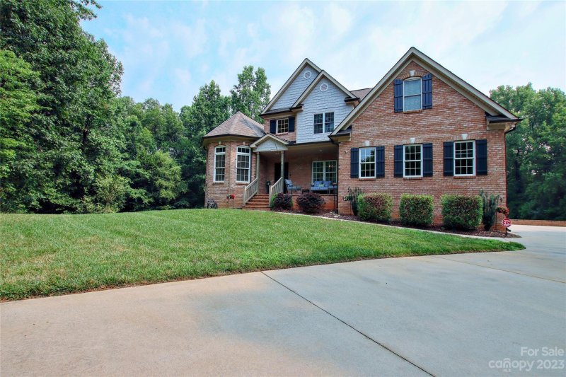 Property image 2 at 9411 Thousand Oaks Court, Mint Hill, NC 28227