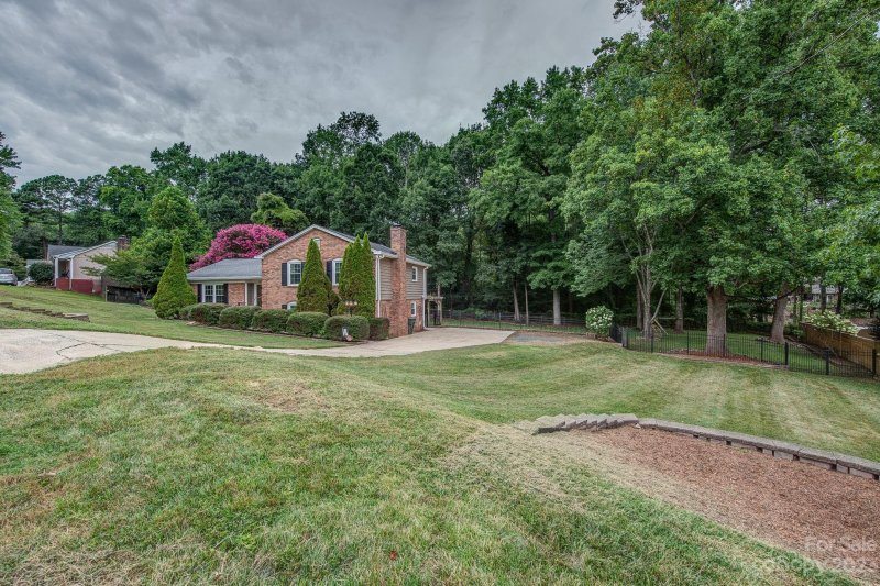 Property image 3 at 804 Brookside Drive, Gastonia, NC 28056