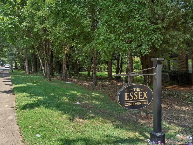 Property image 4 at 5012 Sardis Road, Charlotte, NC 28270