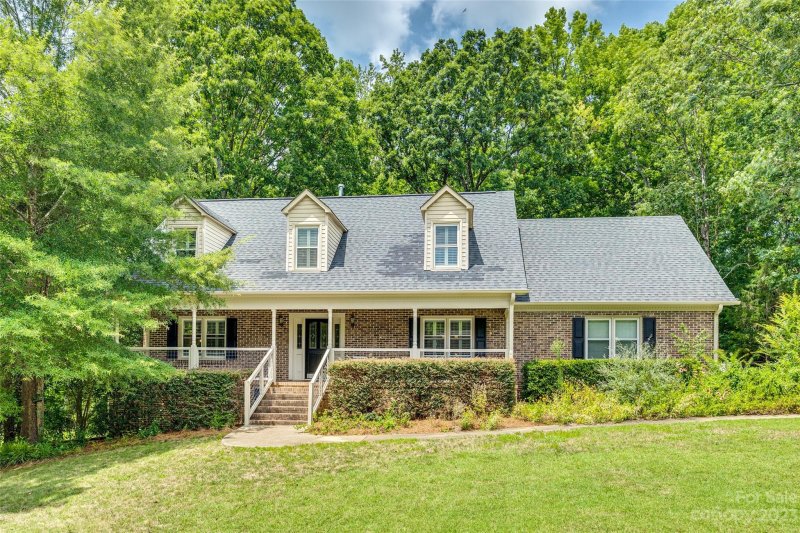 1120 Eagle Drive