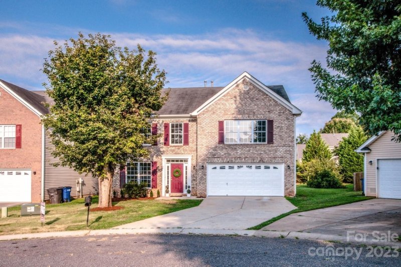 Property image 2 at 605 Castlefin Court, Statesville, NC 28625