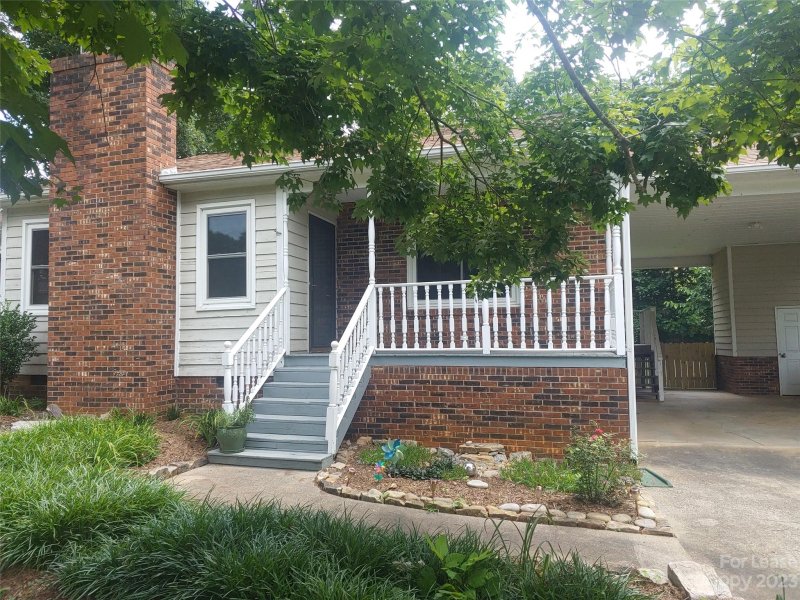 Property image 2 at 1746 Magnum Road, Hickory, NC 28602