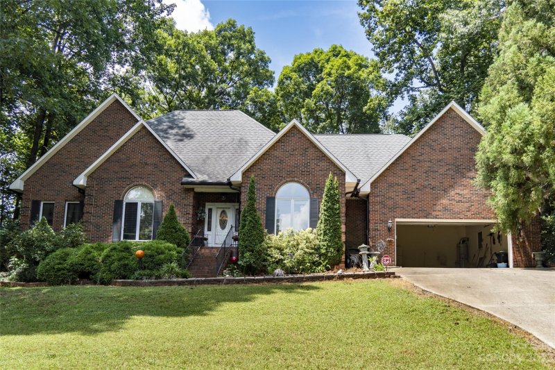 Property image 2 at 2944 Dogwood Street, Newton, NC 28658