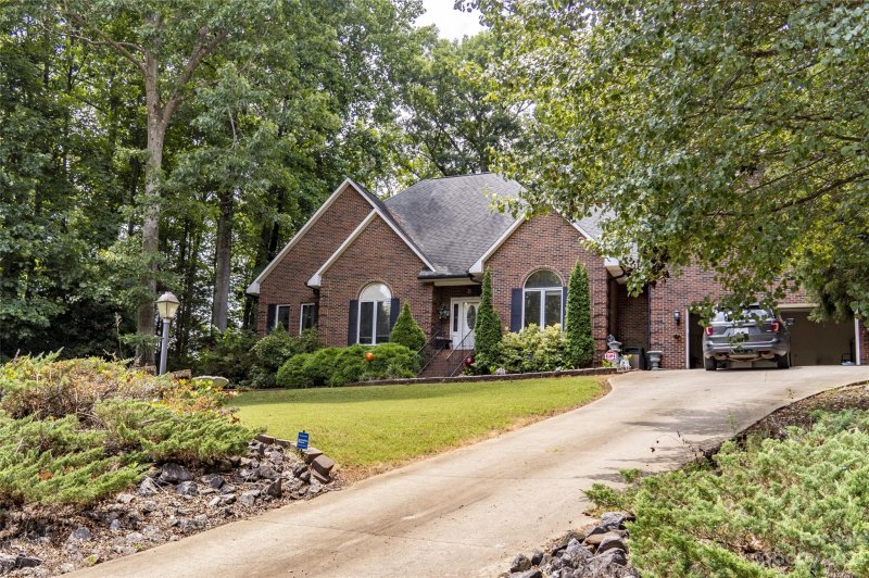 Property image 3 at 2944 Dogwood Street, Newton, NC 28658