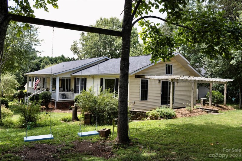 Property image 2 at 2607 36th Avenue Court, Hickory, NC 28601