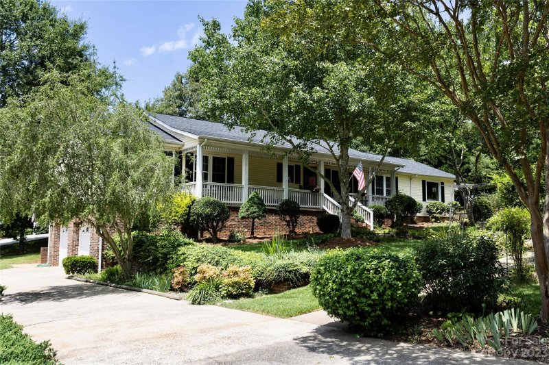 Property image 4 at 2607 36th Avenue Court, Hickory, NC 28601