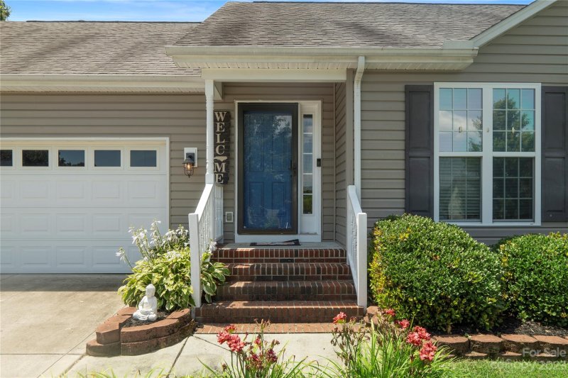 Property image 2 at 3012 Hereford Lane, Dallas, NC 28034