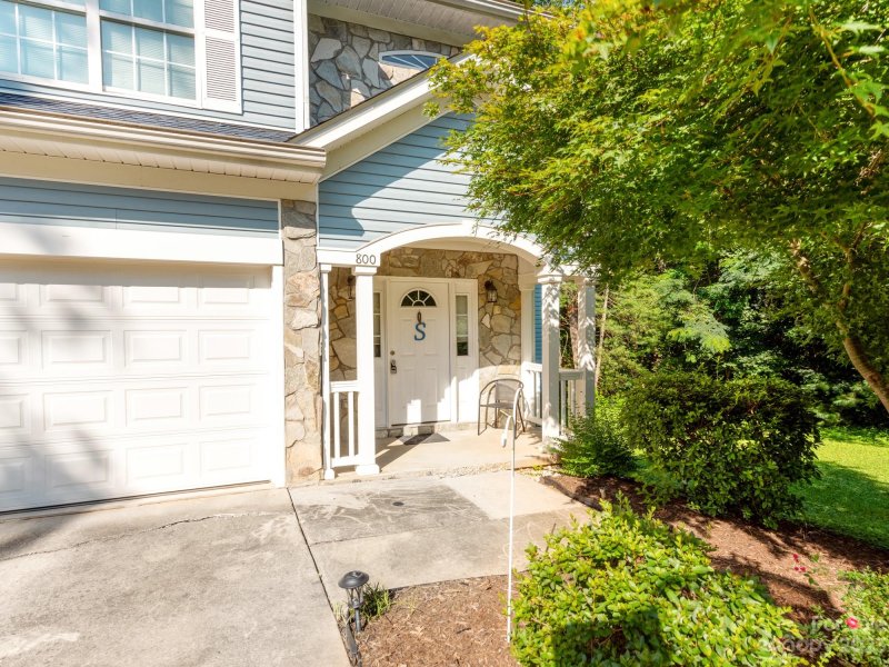 Property image 3 at 800 17th Avenue Drive, Hickory, NC 28602