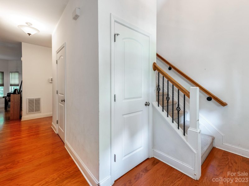 Property image 4 at 800 17th Avenue Drive, Hickory, NC 28602