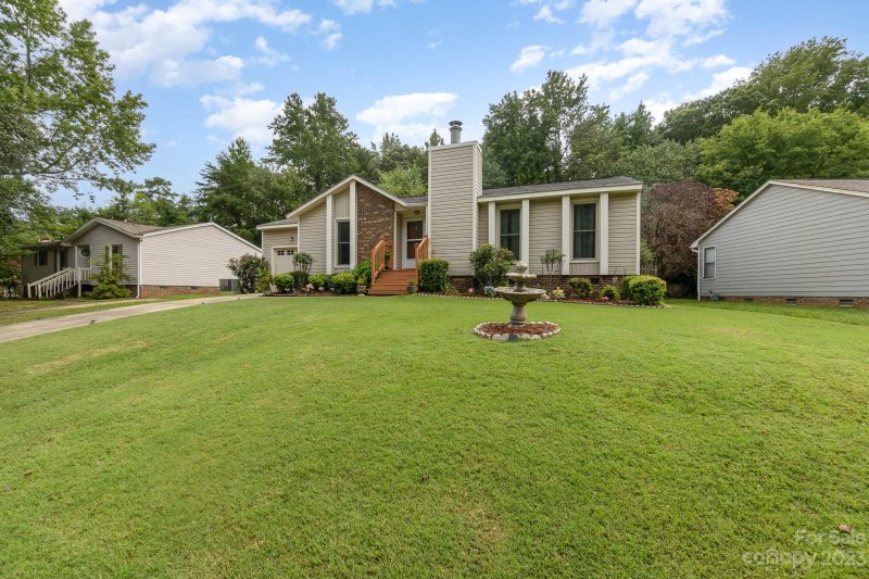 Property image 2 at 8220 Saucalito Court, Charlotte, NC 28215