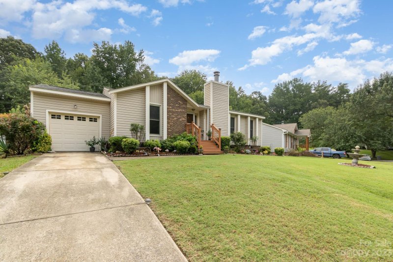 Property image 3 at 8220 Saucalito Court, Charlotte, NC 28215