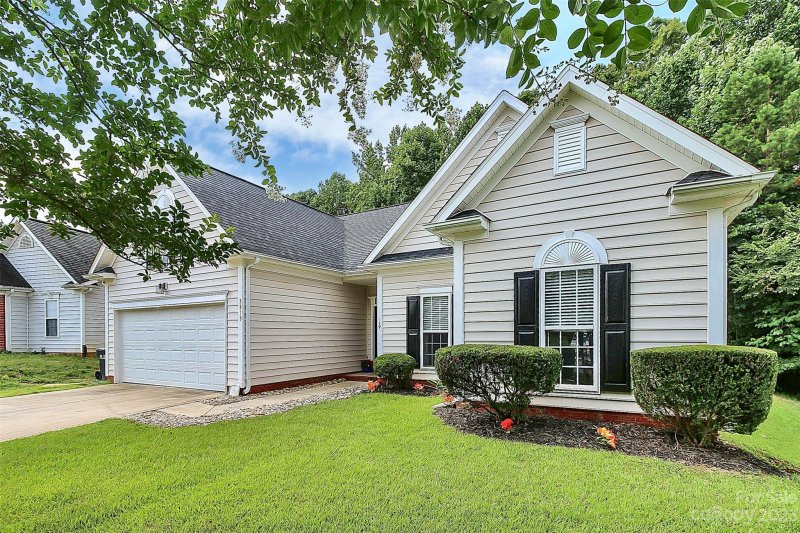 Property image 2 at 3813 Sipes Lane, Charlotte, NC 28269