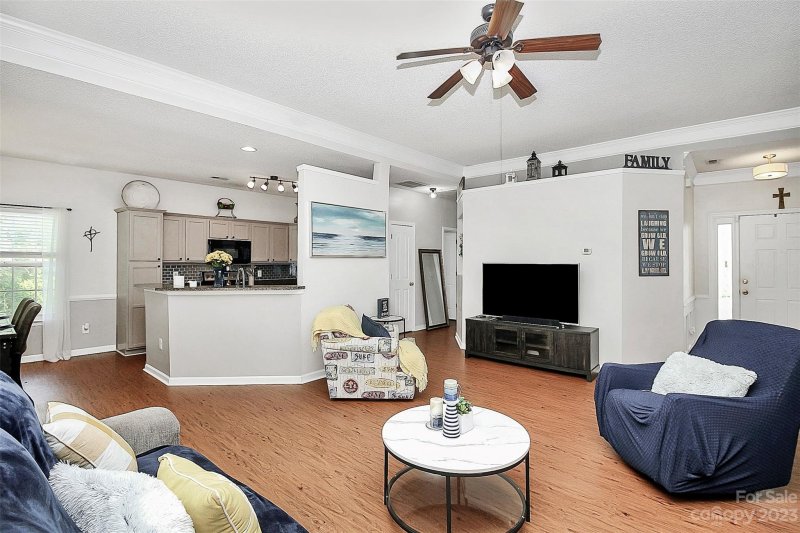 Property image 5 at 3813 Sipes Lane, Charlotte, NC 28269