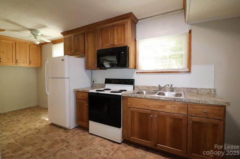 Property image 3 at 203 New Hope Road, Gastonia, NC 28054