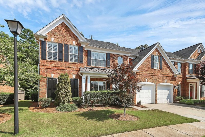 Property image 2 at 218 Robinlynn Road, Matthews, NC 28105