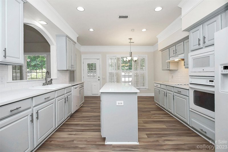 Property image 4 at 218 Robinlynn Road, Matthews, NC 28105