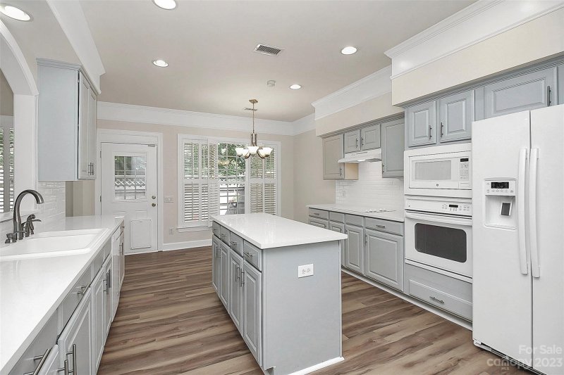 Property image 5 at 218 Robinlynn Road, Matthews, NC 28105