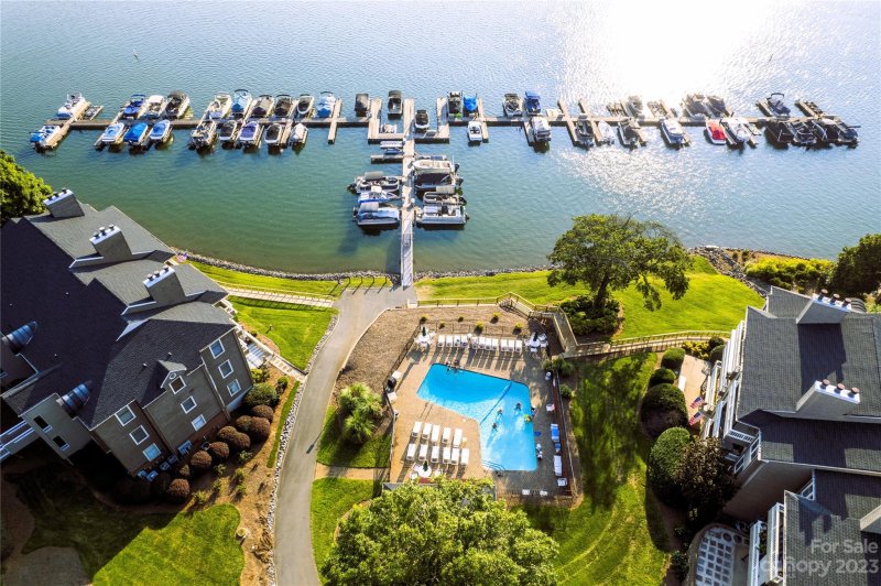 Property image 3 at 9801 Emerald Point Drive, Charlotte, NC 28278