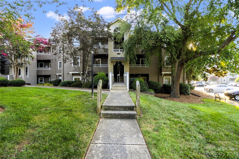 Property image 4 at 9801 Emerald Point Drive, Charlotte, NC 28278