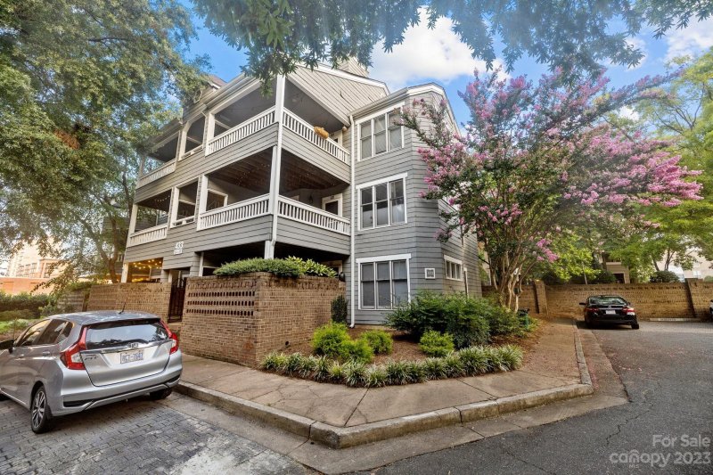 Property image 2 at 433 W 8th Street, Charlotte, NC 28202