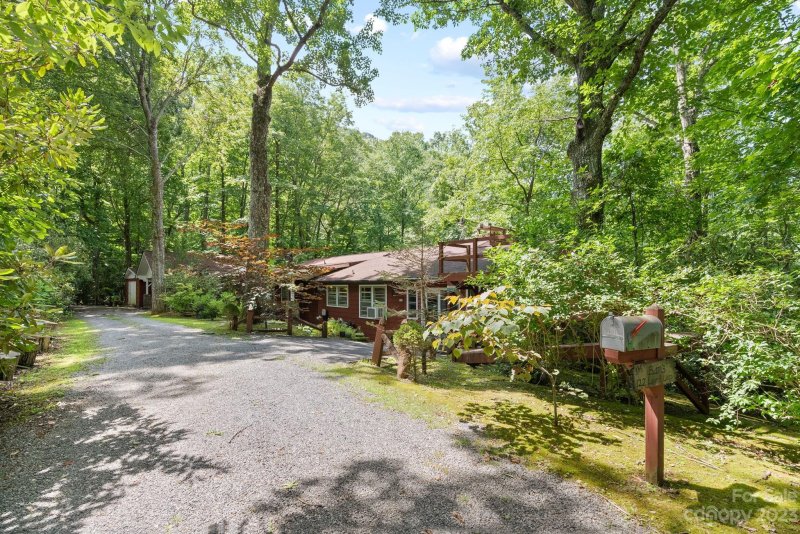 Property image 3 at 122 Laurel Loop, Maggie Valley, NC 28751
