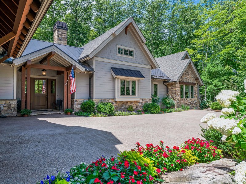 Property image 3 at 20 Emerald Necklace Drive, Asheville, NC 28803