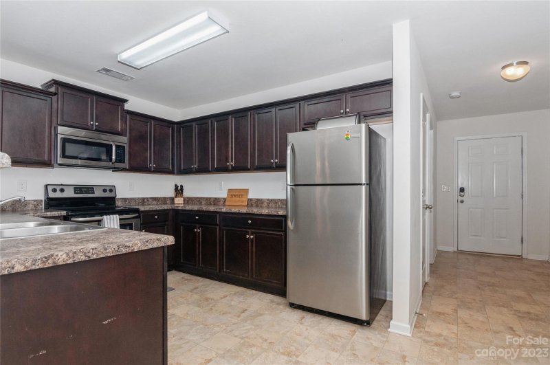 Property image 2 at 2536 Walnut Forest Drive, Charlotte, NC 28216