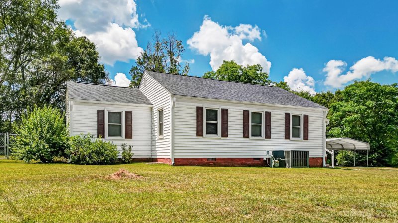 Property image 2 at 1178 Hampton Grace Avenue, Lancaster, SC 29720