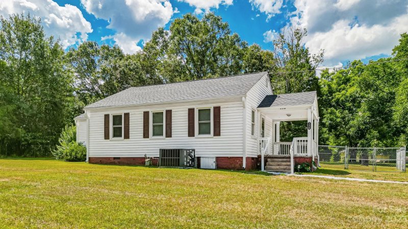 Property image 3 at 1178 Hampton Grace Avenue, Lancaster, SC 29720