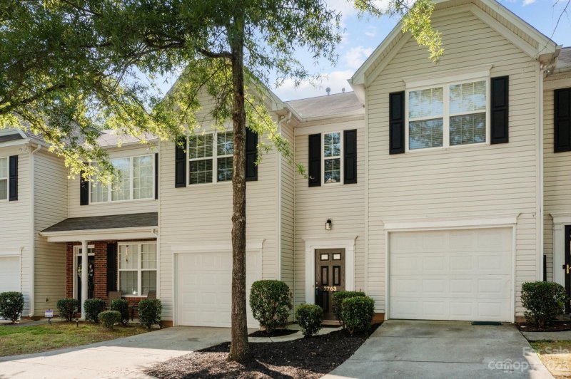 Property image 3 at 7763 Abigail Glen Drive, Charlotte, NC 28212