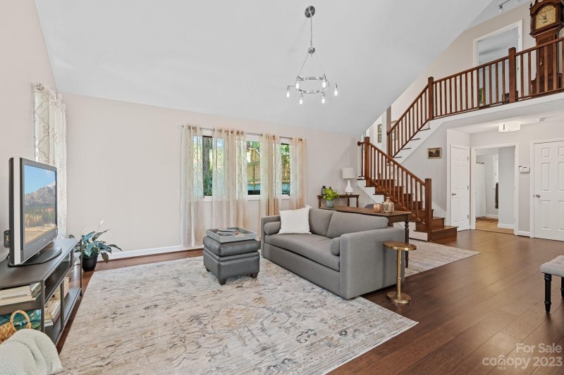 Property image 3 at 8 Sheppard Drive, Asheville, NC 28806