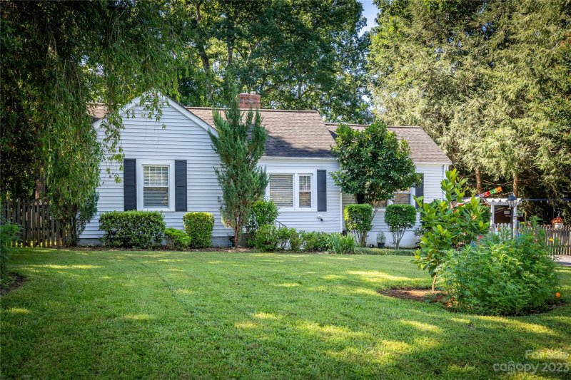 Property image 2 at 831 4th Avenue, Hickory, NC 28601