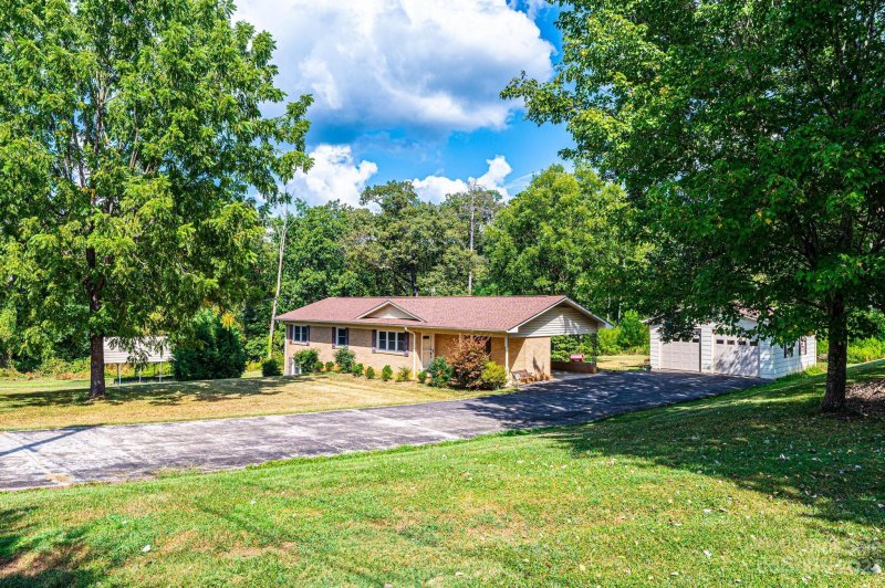 Property image 3 at 2628 27th Street, Hickory, NC 28601