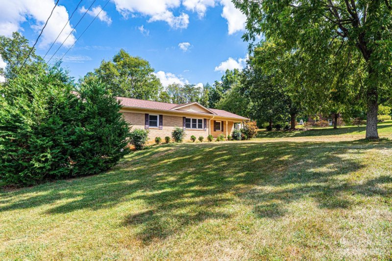 Property image 4 at 2628 27th Street, Hickory, NC 28601