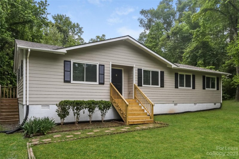 Property image 3 at 638 Morningside Road, Charlotte, NC 28214