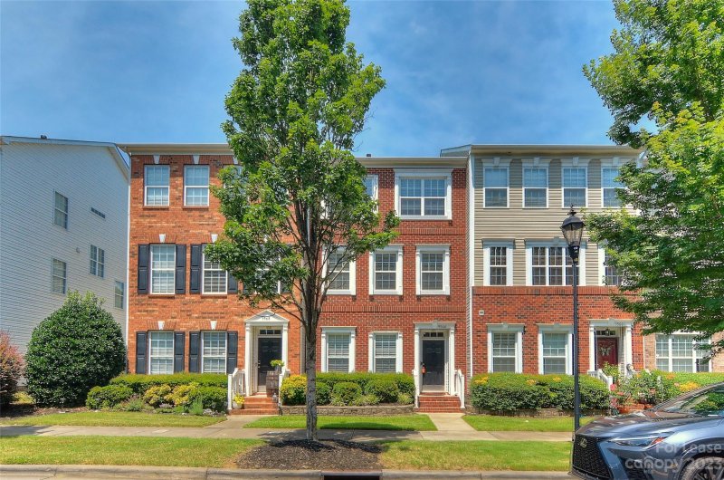 9564 Kings Parade Boulevard