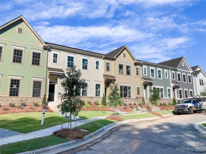 15136 Rocky Bluff Loop