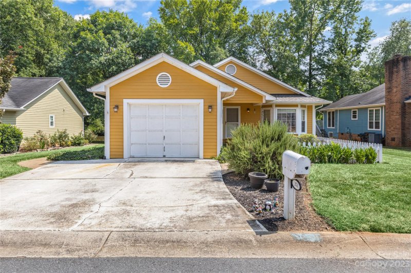 Property image 2 at 351 Mulberry Village Lane, Fort Mill, SC 29715