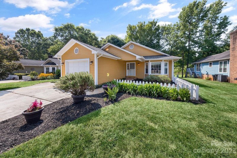 Property image 3 at 351 Mulberry Village Lane, Fort Mill, SC 29715